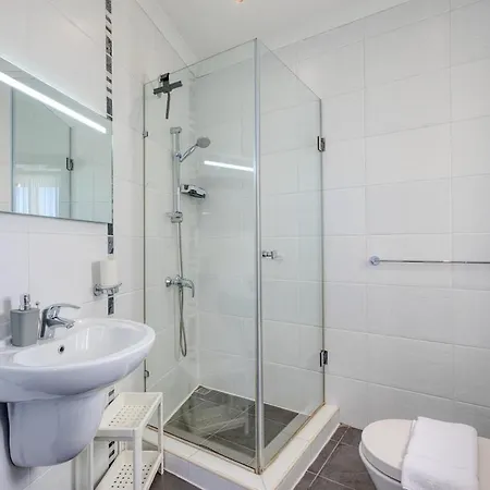 Modern Seaside Penthouse Jacuzzi Bbq Sun Deck