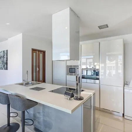Modern Seaside Penthouse Jacuzzi Bbq Sun Deck Lägenhet *