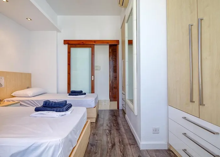 Modern Seaside Penthouse Jacuzzi Bbq Sun Deck Sliema