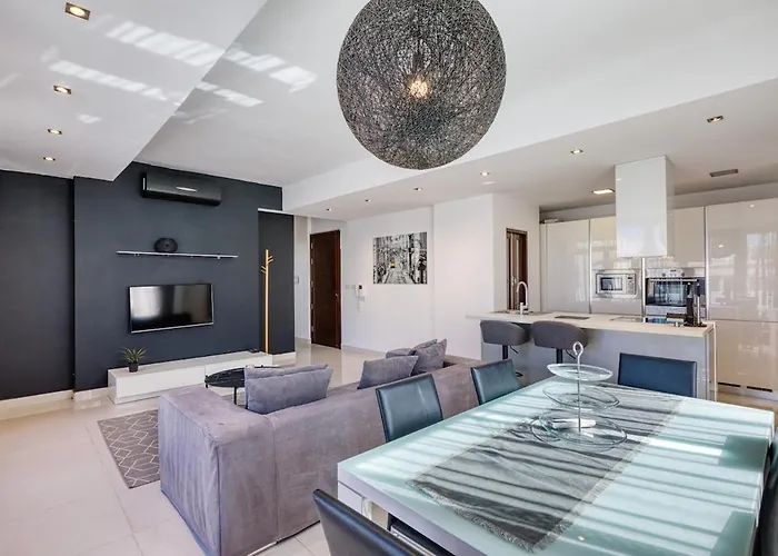 Modern Seaside Penthouse Jacuzzi Bbq Sun Deck