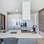 Modern Seaside Penthouse Jacuzzi Bbq Sun Deck *