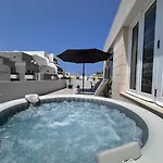 Daire Modern Seaside Penthouse Jacuzzi Bbq Sun Deck
