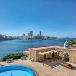 Daire Modern Seaside Penthouse Jacuzzi Bbq Sun Deck