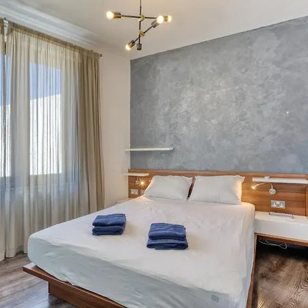 Modern Seaside Penthouse Jacuzzi Bbq Sun Deck Sliema