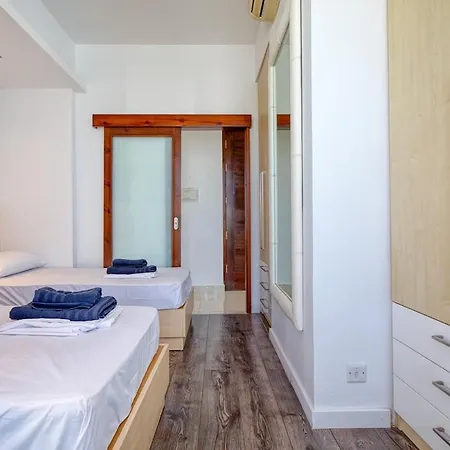 Modern Seaside Penthouse Jacuzzi Bbq Sun Deck Sliema