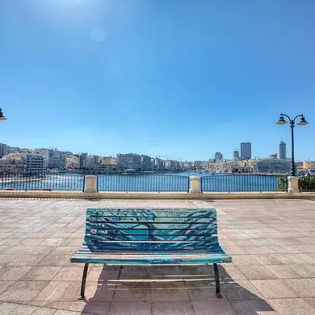 Modern Seaside Penthouse Jacuzzi Bbq Sun Deck *