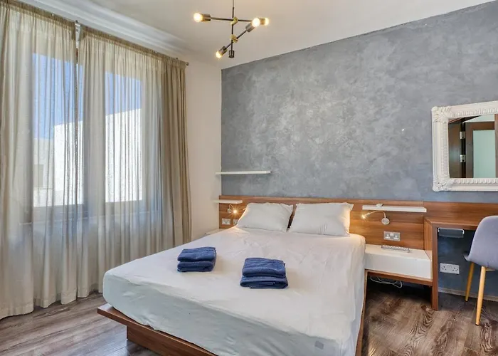 Modern Seaside Penthouse Jacuzzi Bbq Sun Deck 슬리에마