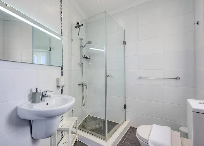 Modern Seaside Penthouse Jacuzzi Bbq Sun Deck