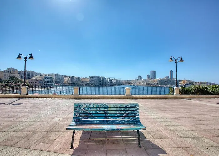 Modern Seaside Penthouse Jacuzzi Bbq Sun Deck *