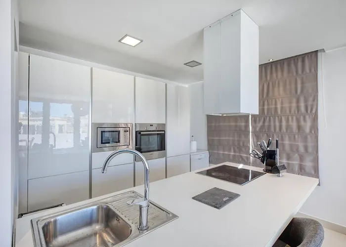 Apartment Modern Seaside Penthouse Jacuzzi Bbq Sun Deck