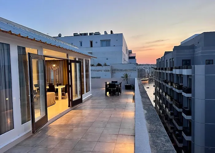 Modern Seaside Penthouse Jacuzzi Bbq Sun Deck *