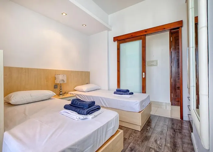 Modern Seaside Penthouse Jacuzzi Bbq Sun Deck * Sliema