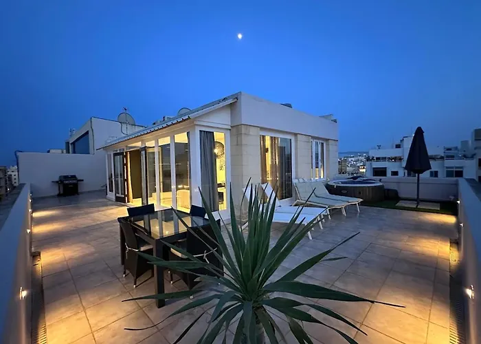 Modern Seaside Penthouse Jacuzzi Bbq Sun Deck Apartment *